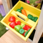 Casuta de Joaca Medowlane Market PlayHouse cu Bucatarie si accesorii pentru exterior gradina Kidkraft Casuta de Joaca Medowlane Market PlayHouse cu Bucatarie si accesorii pentru exterior gradina Kidkraft